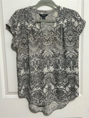 Simply Vera Vera Wang Women's Blouse Bundle of 2 Tops Size M